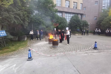 8cafc0517ac4d3af770fec5c792bdd3c