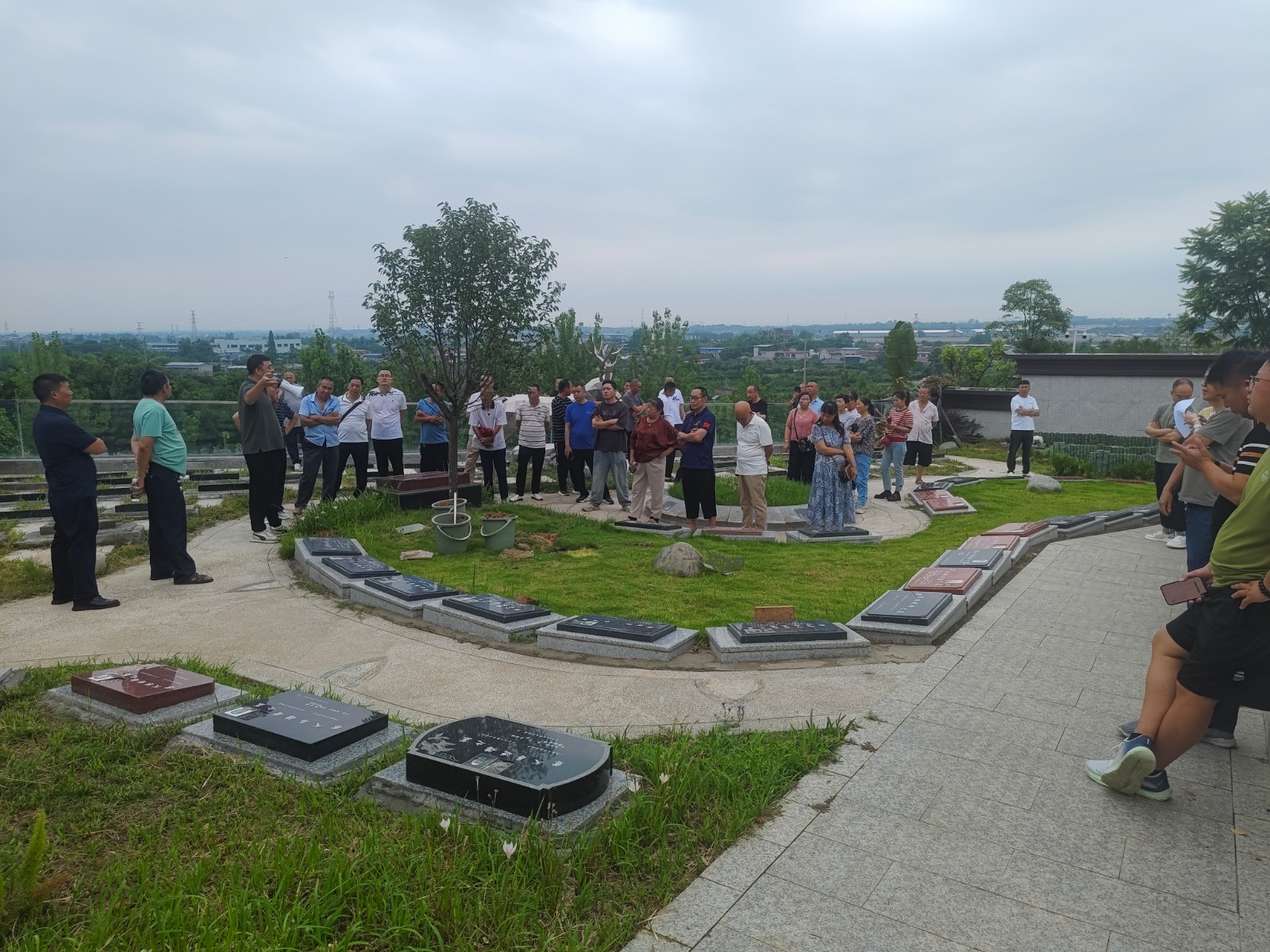 1751529865796041854.jpg 小汉镇四举措深化节地生态安葬宣传活动1.jpg