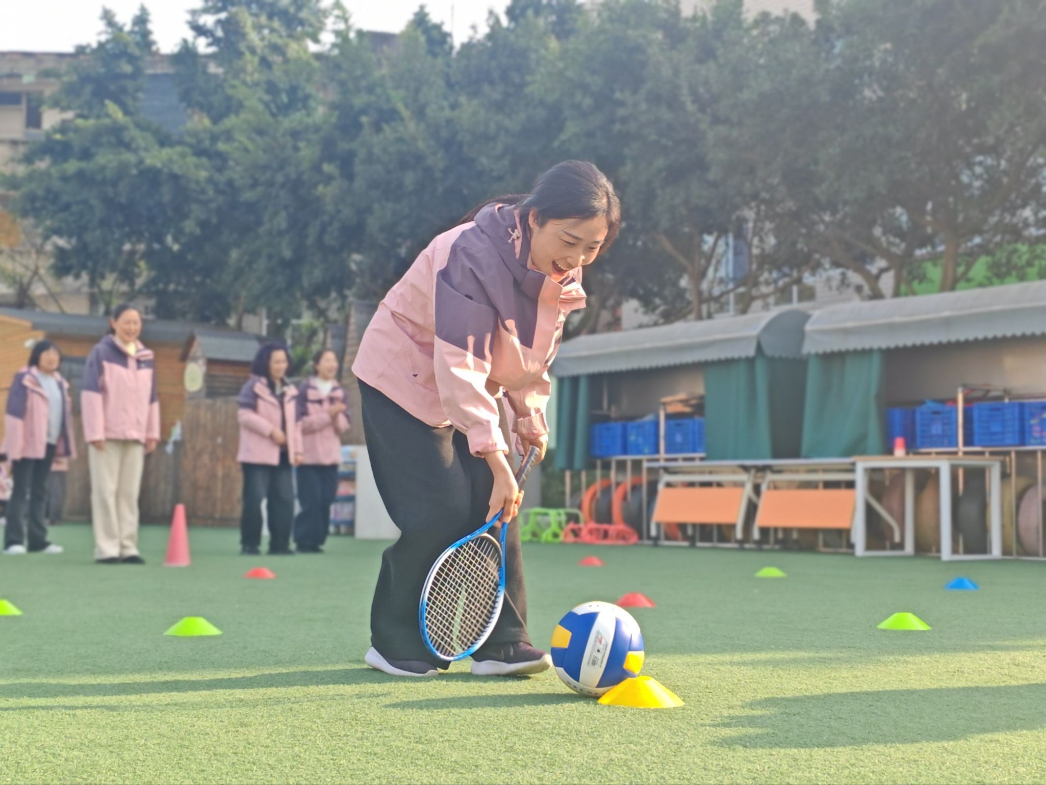 1764814144996065906.jpg 赶小猪.jpg