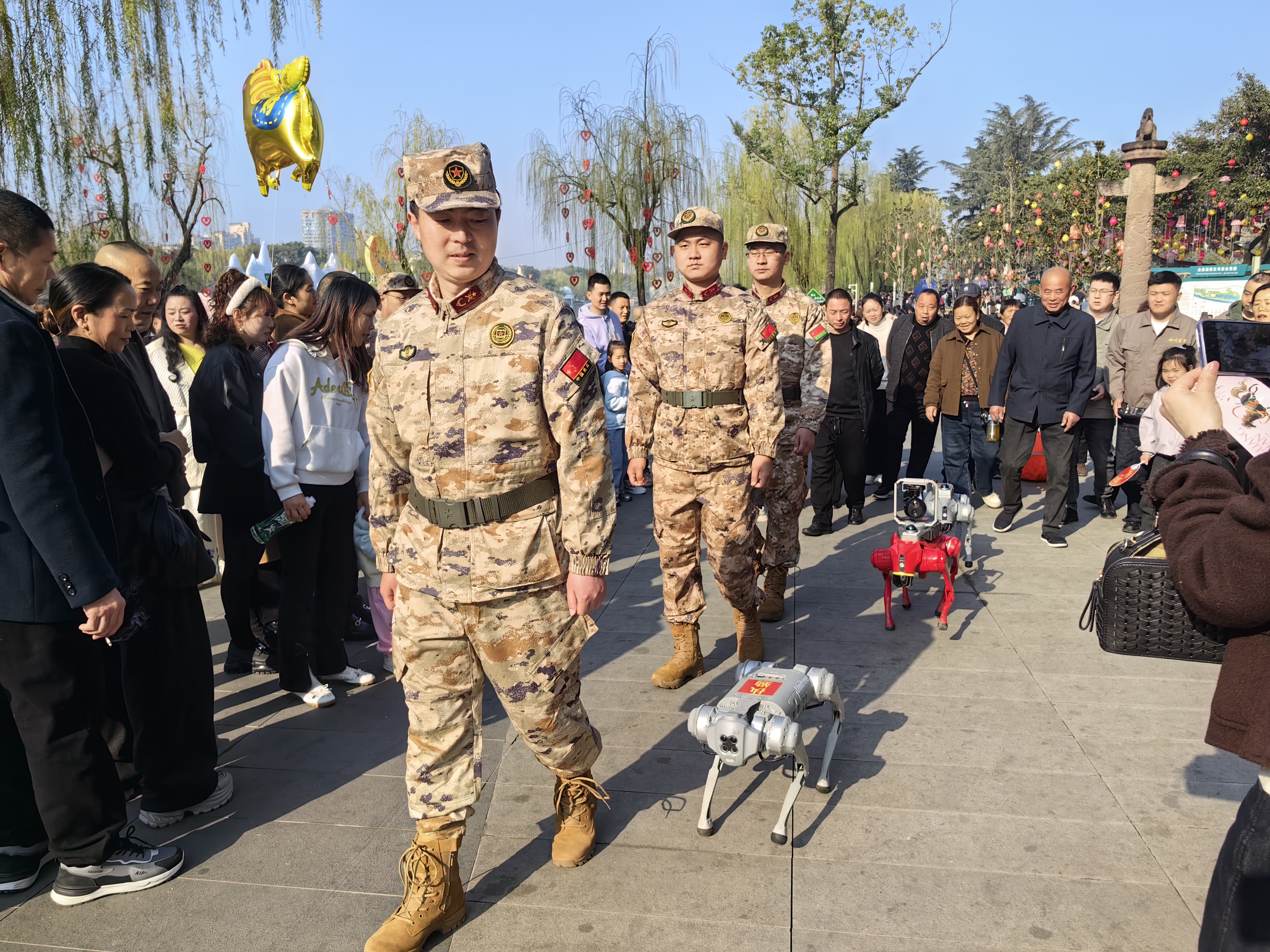 1772679849283070121.jpg 机器狗巡逻.jpg