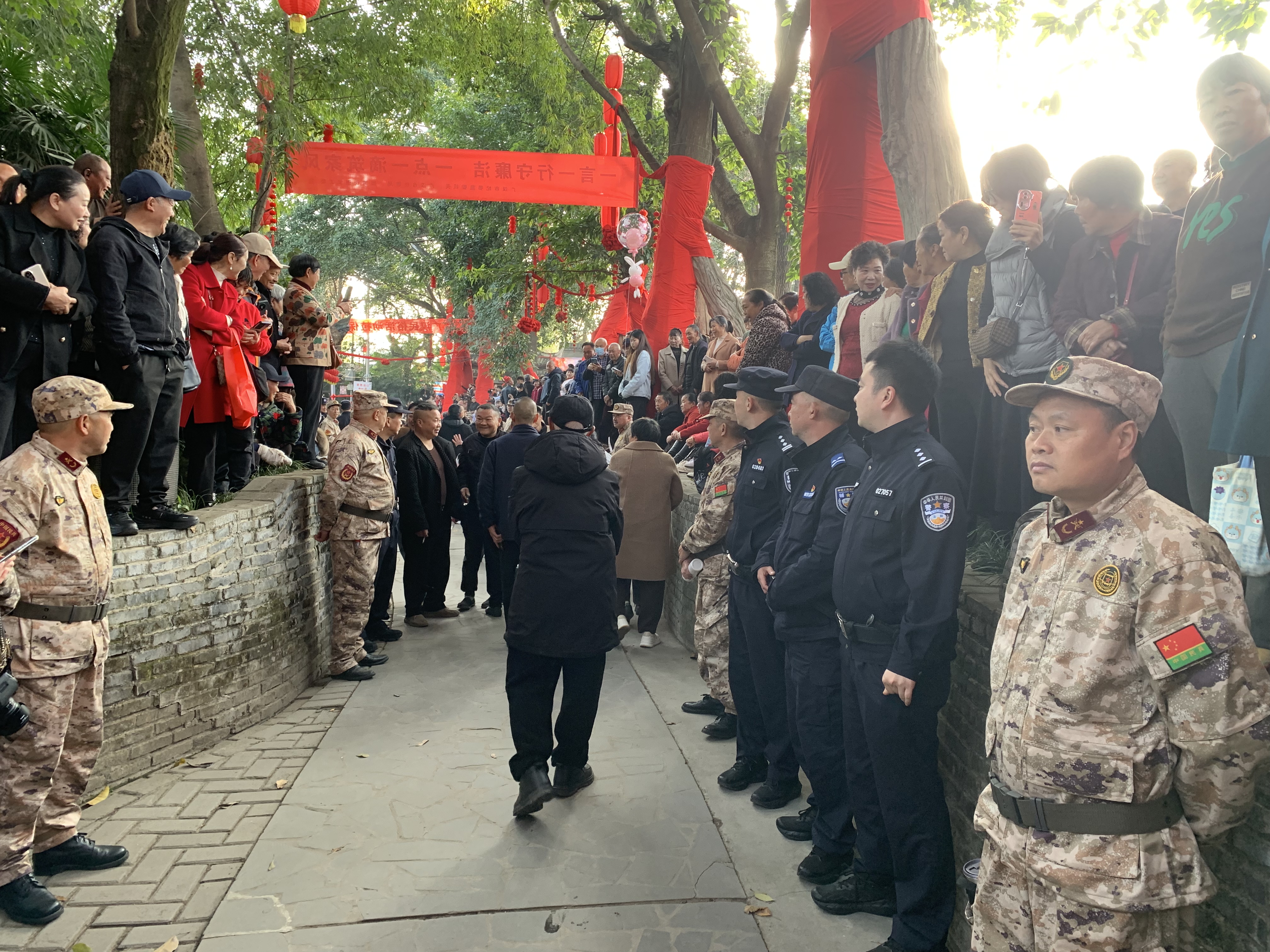 1772679859308056913.jpg 保保节人墙.jpg