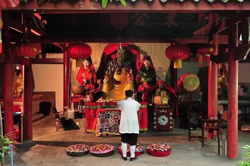 如今的包公庙是个四合院建筑,外观气派.